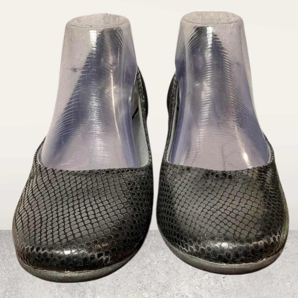 DKNY Addie Black Faux Snake Print Slip On Size 10